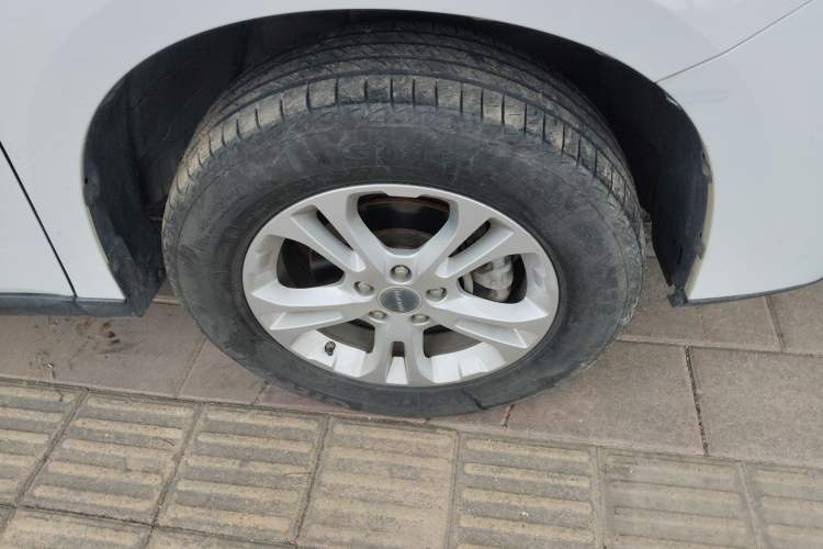 Used Haval M6 2017 1.5T Automatic Two-Wheel Drive Prestige Model Right Front Wheel Hub