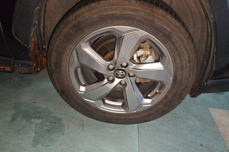 Used Toyota RAV4 2020 Dual-Engine 2.5L E-CVT Two-Wheel Drive Elite Edition Right Front Wheel Hub