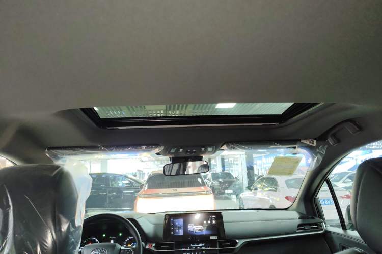 Used Toyota Granvia 2024 2.5L Hybrid Comfort Edition
