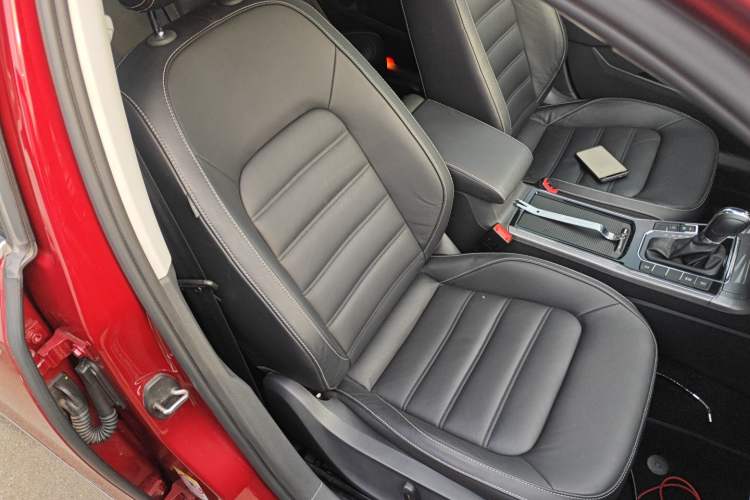 Used Volkswagen Passat 2016 330TSI DSG Luxury Edition Right Front Seat