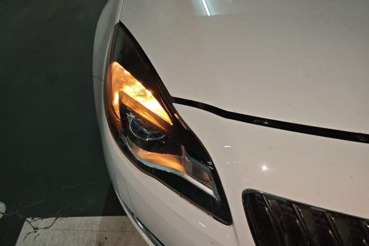 Used Buick Regal 2015 2.0L Elite Fashion Edition Right Front Headlight