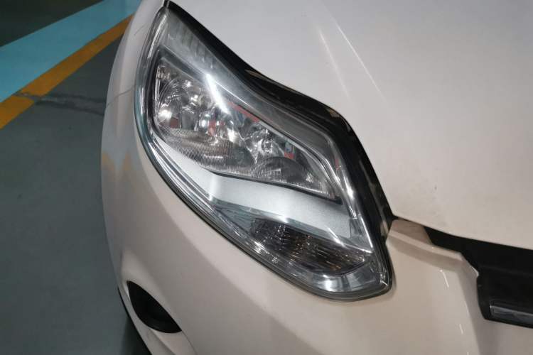 Used Ford Focus 2012 Hatchback 1.6L Automatic Comfort Model Right Front Headlight