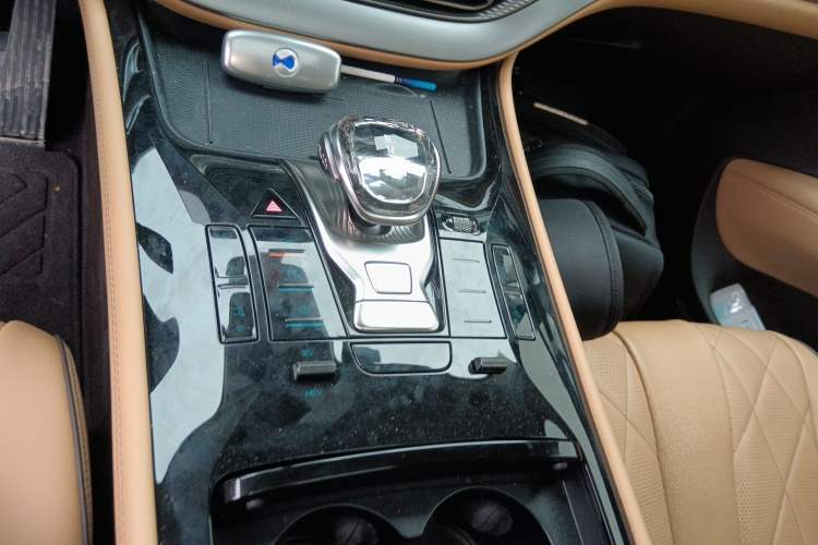 Used Denza D9 2024 DM-i 980 Four-Wheel Drive Flagship Model Gear Lever