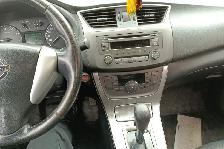 Used Nissan Sylphy 2014 1.6XV CVT Deluxe Edition Audio And AC Panel