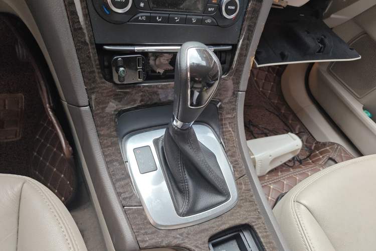 Used Ford Mondeo 2011 2.0L GTDi 200 Fashion Edition Gear Lever