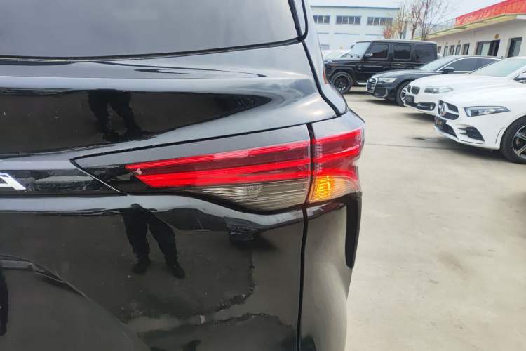 Used Toyota Granvia 2023 2.5L Hybrid Flagship VIP Edition