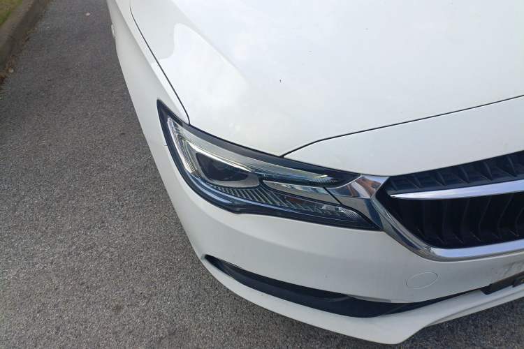 Used Buick GL6 2019 18T 6-Seater Connected Luxury Version China VI Standard Right Front Headlight