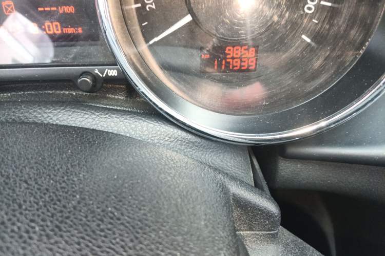 Used Peugeot 3008 2015 1.6THP Automatic Classic Edition Odometer Close Up