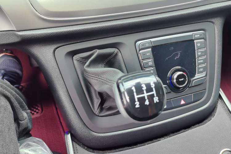 Used SAIC MAXUS G10 2025 2.0L Manual Multi-Function Version Gasoline 7 Seats