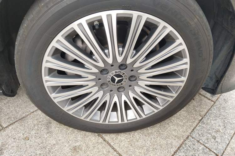 Used Mercedes-Benz E-Class 2023 E 300 L Luxury Model Right Front Wheel Hub