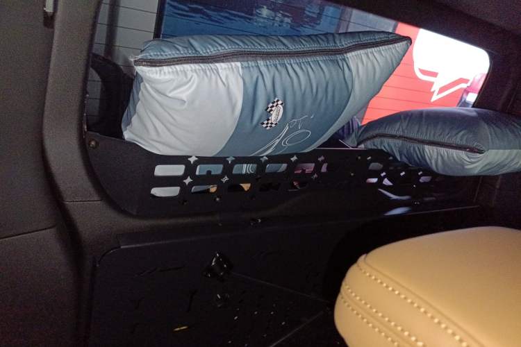 Used 212 T01 2024 2.0T Explorer
