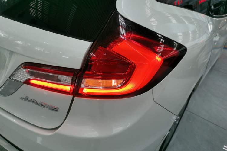 Used Honda Jade 2017 1.8L automatic Comfort version 5 seats