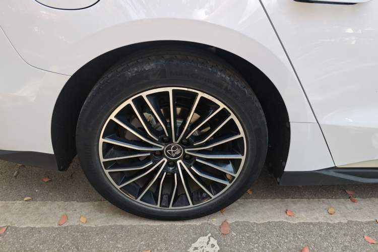 Used BYD Han 2022 DM-i 121KM Luxury Model Right Rear Wheel Hub