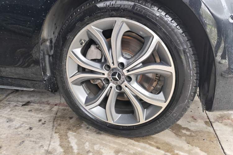 Used Mercedes-Benz E-Class 2022 Revised Version E 300 L Sport Luxury Edition Right Front Wheel Hub