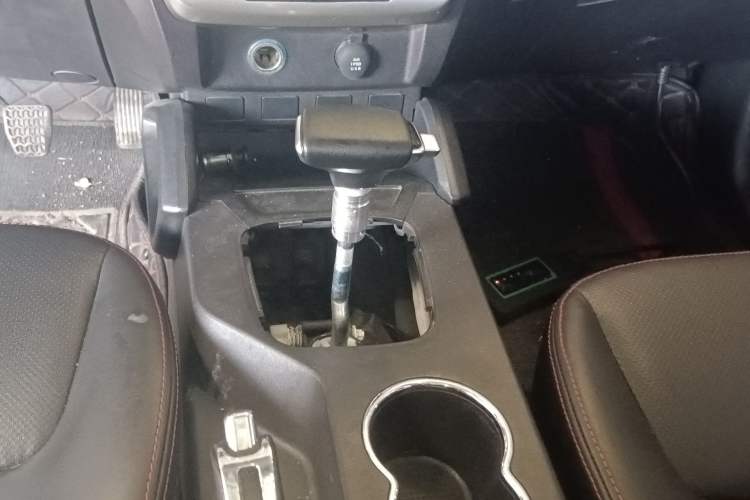 Used Geely Auto GX7 2015 Classic Edition 1.8L Manual Elite Model China V Standard Gear Lever