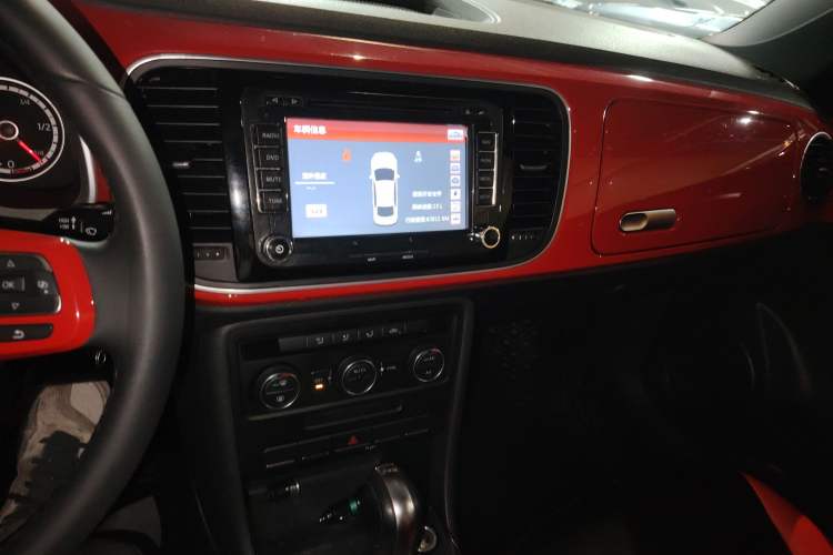 Used Volkswagen Beetle 2015 180TSI model Audio And AC Panel