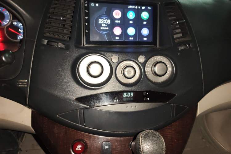 Used Mitsubishi Grandis 2007 2.4 7-Seater Comfort Edition Audio And AC Panel