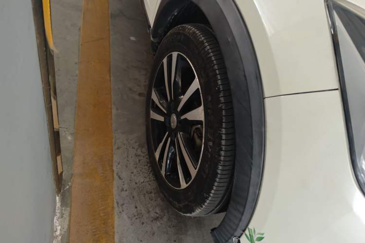 Used Nissan Kicks 2018 1.5L CVT Smart Connect Luxury Edition Right Front Wheel Hub