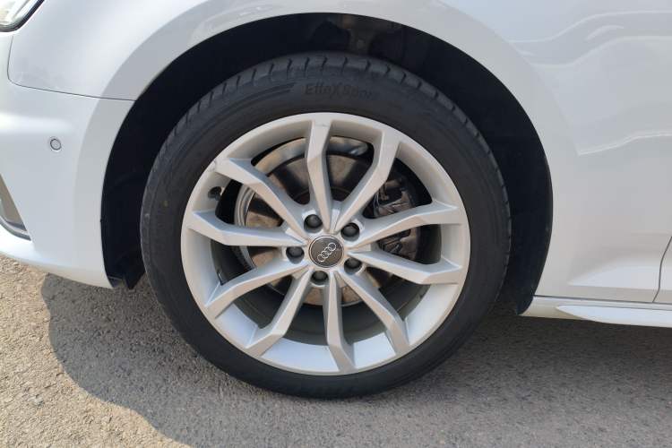 Used Audi A4L 2019 40 TFSI Fashion Edition China VI Emission Standard