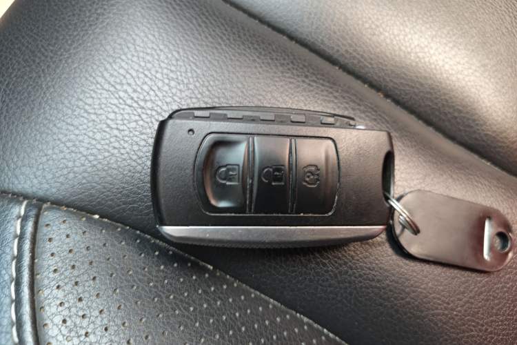 Used Dongfeng Fengon 580 2017 1.5T CVT Luxury Model Vehicle Key