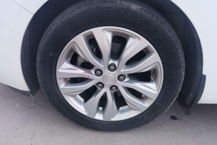 Used Buick GT 2021 Revised Version Flagship 1.5L Automatic Elite Edition Left Front Wheel Hub