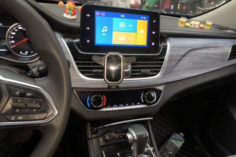 Used Baojun 730 2019 1.5T CVT Flagship Model 7 Seats China VI Emission Standard Audio And AC Panel