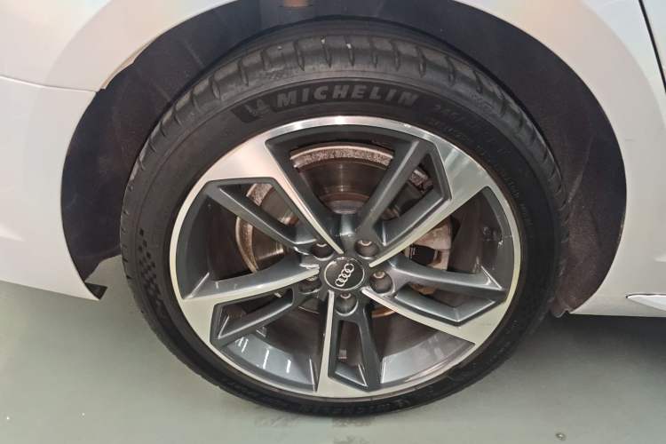 Used Audi A4L 2019 40 TFSI Fashion Edition China VI Emission Standard
