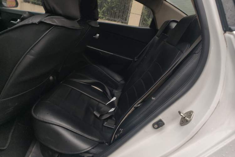 Used Kia K2 2015 Sedan 1.4L MT TOP