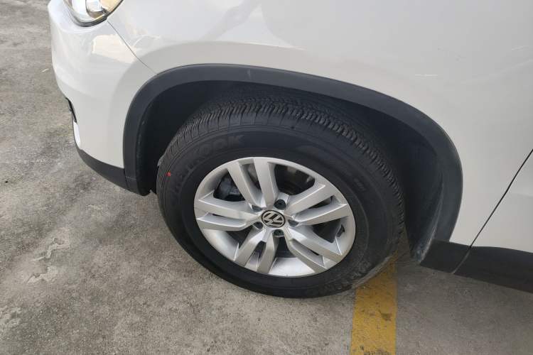 Used Volkswagen Tiguan 2015 1.8TSI Automatic Two-Wheel Drive Trend Edition Left Front Wheel Hub