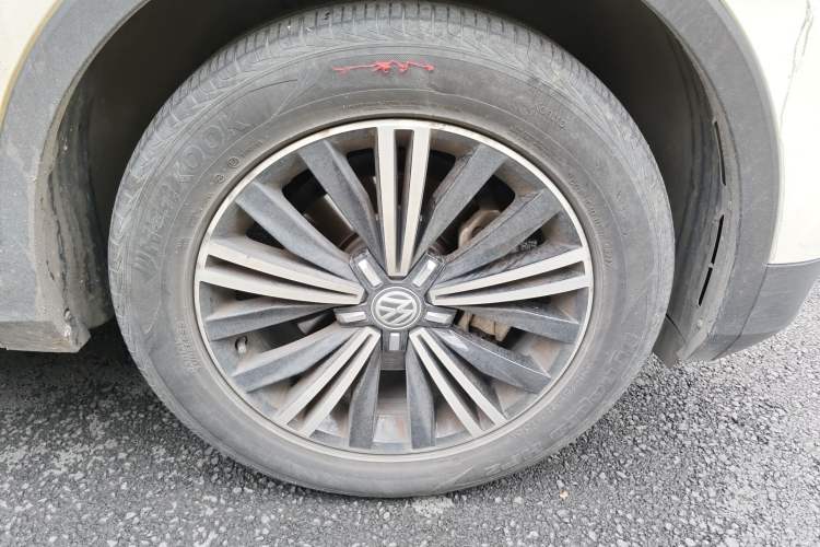 Used Volkswagen Tiguan L 2019 330TSI Automatic Two-Wheel Drive Luxury Edition China V Standard Right Front Wheel Hub