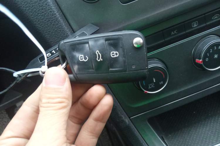 Used Volkswagen Golf 2015 1.6L Manual Fashion Edition
