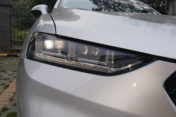 Used Wey VV7 2017 2.0T Ultra-Luxury Version Right Front Headlight