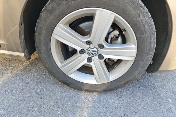 Used Volkswagen Golf 2015 1.4TSI Automatic Comfort Model Right Front Wheel Hub