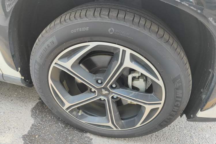 Used NETA L 2024 Extended-Range 310 Flash-Charge Red Edition