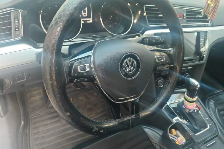 Used Volkswagen Lamando 2015 280TSI DSG Comfort Edition Steering Wheel