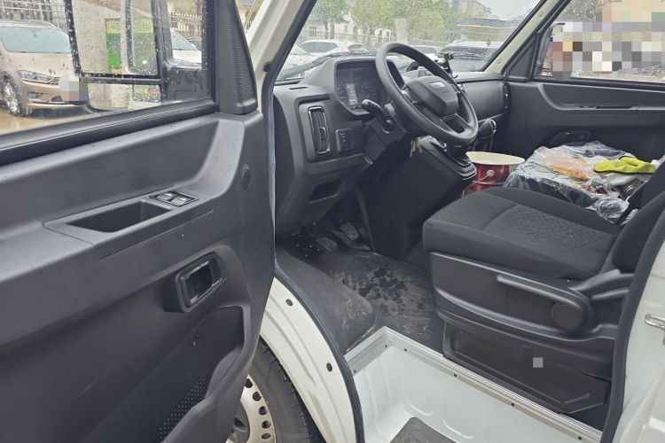 Used Iveco Daily 2023 2.5T A35M1 Short Wheelbase Low-Roof Single-Tire Side-Sliding Door 5-9 Seats
