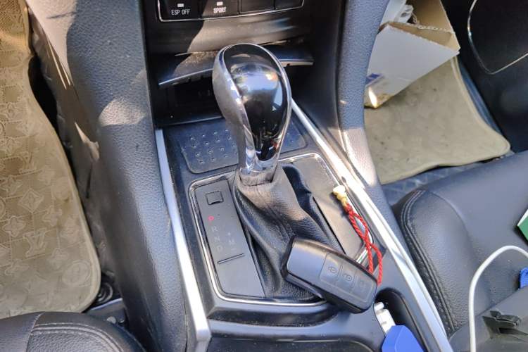 Used JMC Yusheng S350 2013 2.4T Automatic 2WD Diesel Luxury Edition 5 Seats