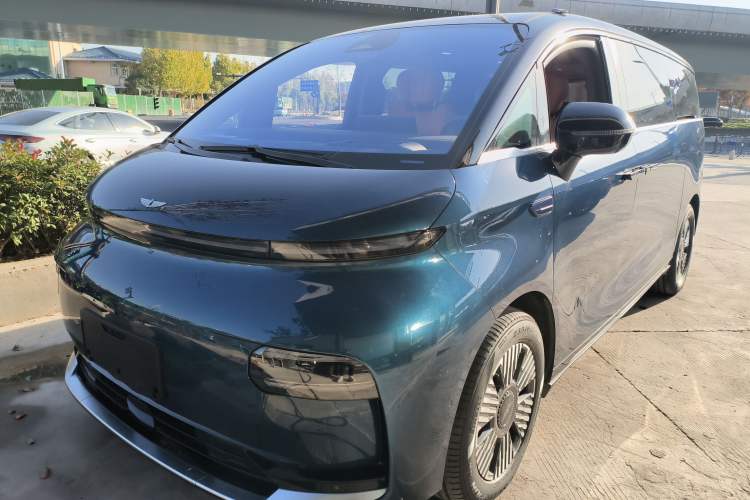 Used Geely Galaxy LEVC L380 2024 140-Degree 6-Seater All-Wheel-Drive Ultra