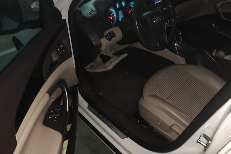 Used Buick Regal 2014 2.0L Leading Fashion Edition