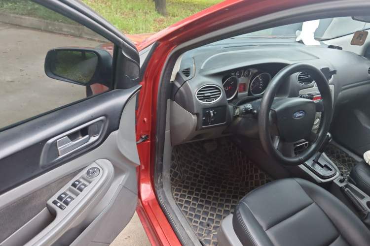 Used Ford Focus 2013 Hatchback Classic 1.8L Automatic Base Model
