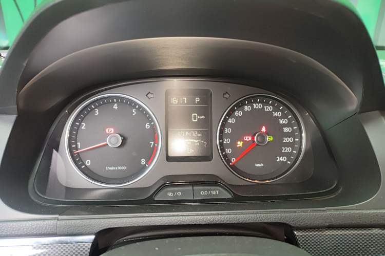 Used Volkswagen Cross Lavida 2014 1.6L Automatic Instrument Cluster
