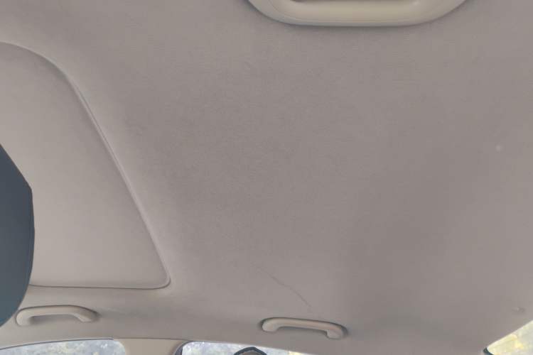 Used Hyundai Verna (older generation) 2010 Sedan 1.4L Automatic Luxury GLS Trim Headliner