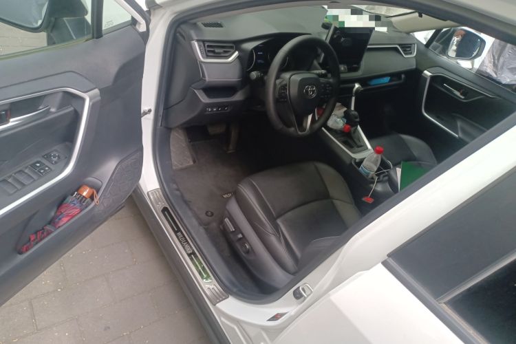 Used Toyota Wildlander 2020 2.0L CVT 4x4 Luxury Edition Driver Seat