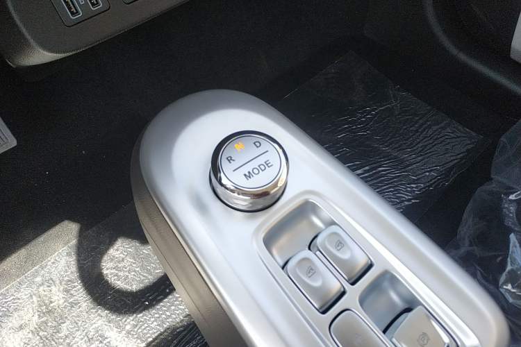 Used CHANGAN NEVO Lumin 2026 Model Treasure Edition 205km Passionate Beige Ningde Gear Lever