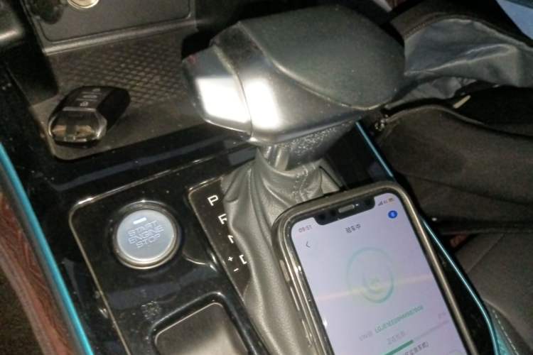 Used Dongfeng Aeolus Yixuan 2021 230T Automatic Chasing Shadow Edition Gear Lever