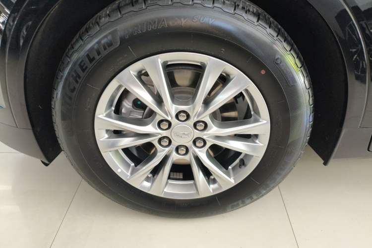 Used Cadillac XT5 2022 2.0T Two-Wheel Drive Luxury Version Left Front Wheel Hub