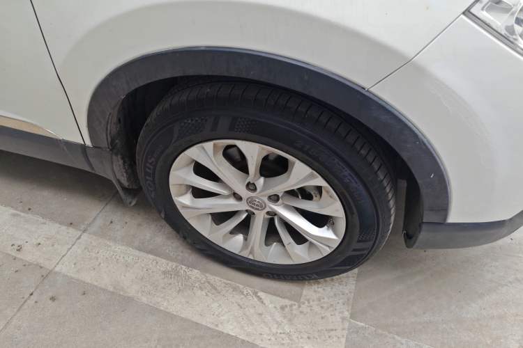 Used Brilliance V3 2016 1.5L Automatic Smart Version Right Front Wheel Hub