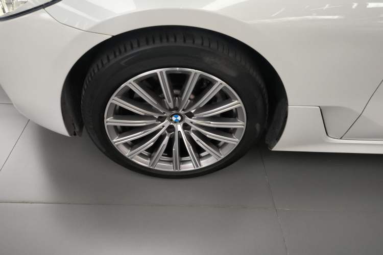 Used BMW 6 Series GT 2019 630i Luxury Design Package Left Front Wheel Hub