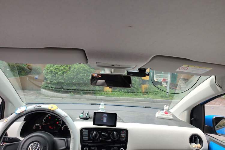 Used Volkswagen up! 2015 1.0L move up! Headliner