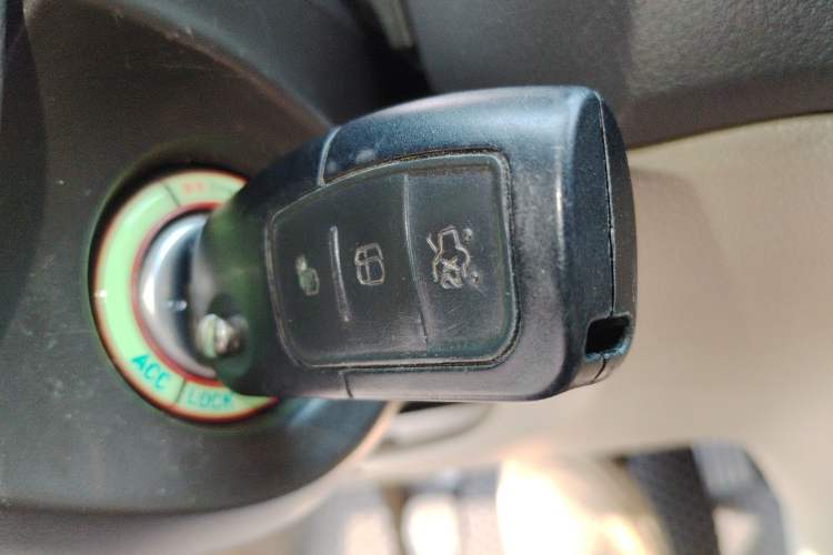 Used Ford Focus 2013 Sedan Classic 1.8L Manual Base Model